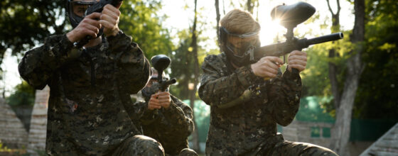 Jakie są korzyści z gry w paintball, co warto wiedzieć?