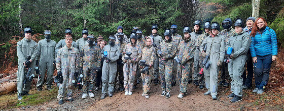 Dlaczego paintball to dobry pomysł na wycieczce szkolnej?